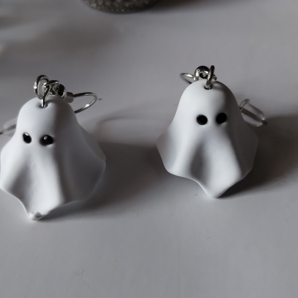 Handmade Cute Ghost Earrings Get Ready For Halloween With These Resin Ghost 👻👻 - Picture 2 of 3